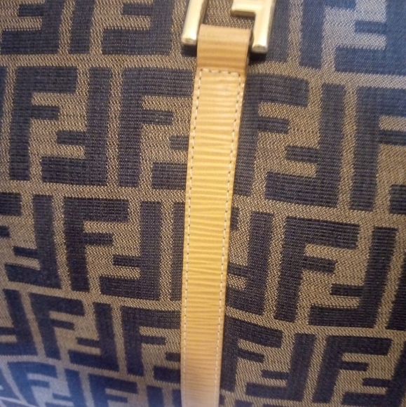 Fendi duffle bag - Picture 3 of 16